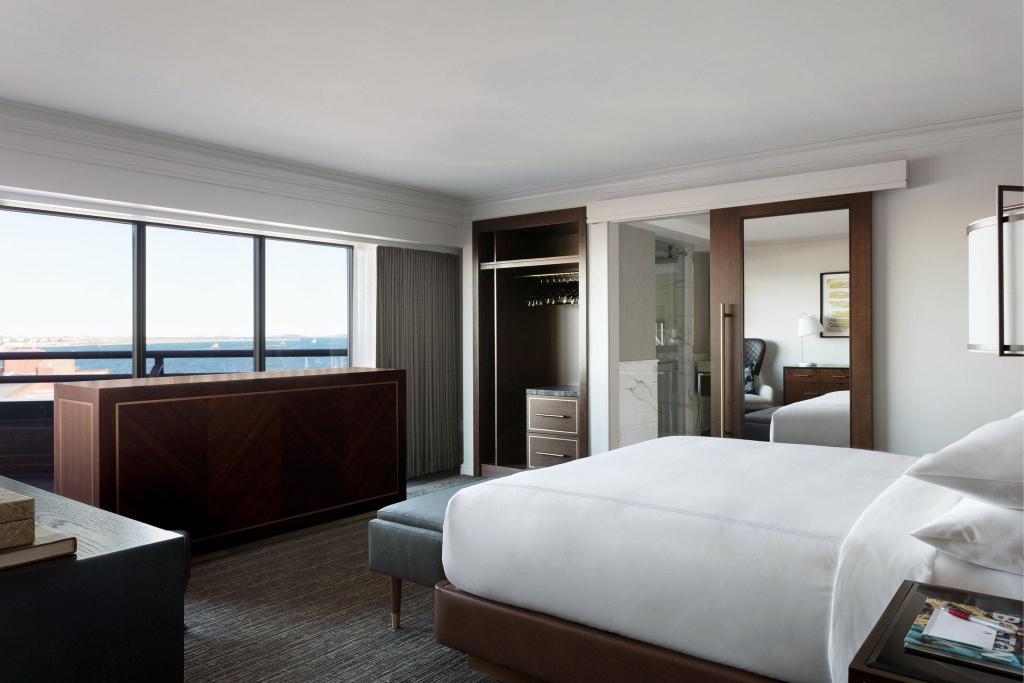 1 Bedroom, Presidential, Long Wharf, Suite, King Bed, Harbour View, Sofa, Balcony