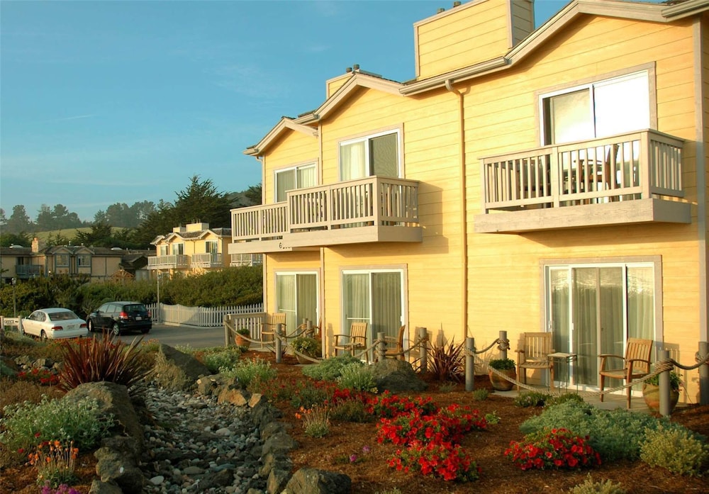 Pelican Inn & Suites 6/38