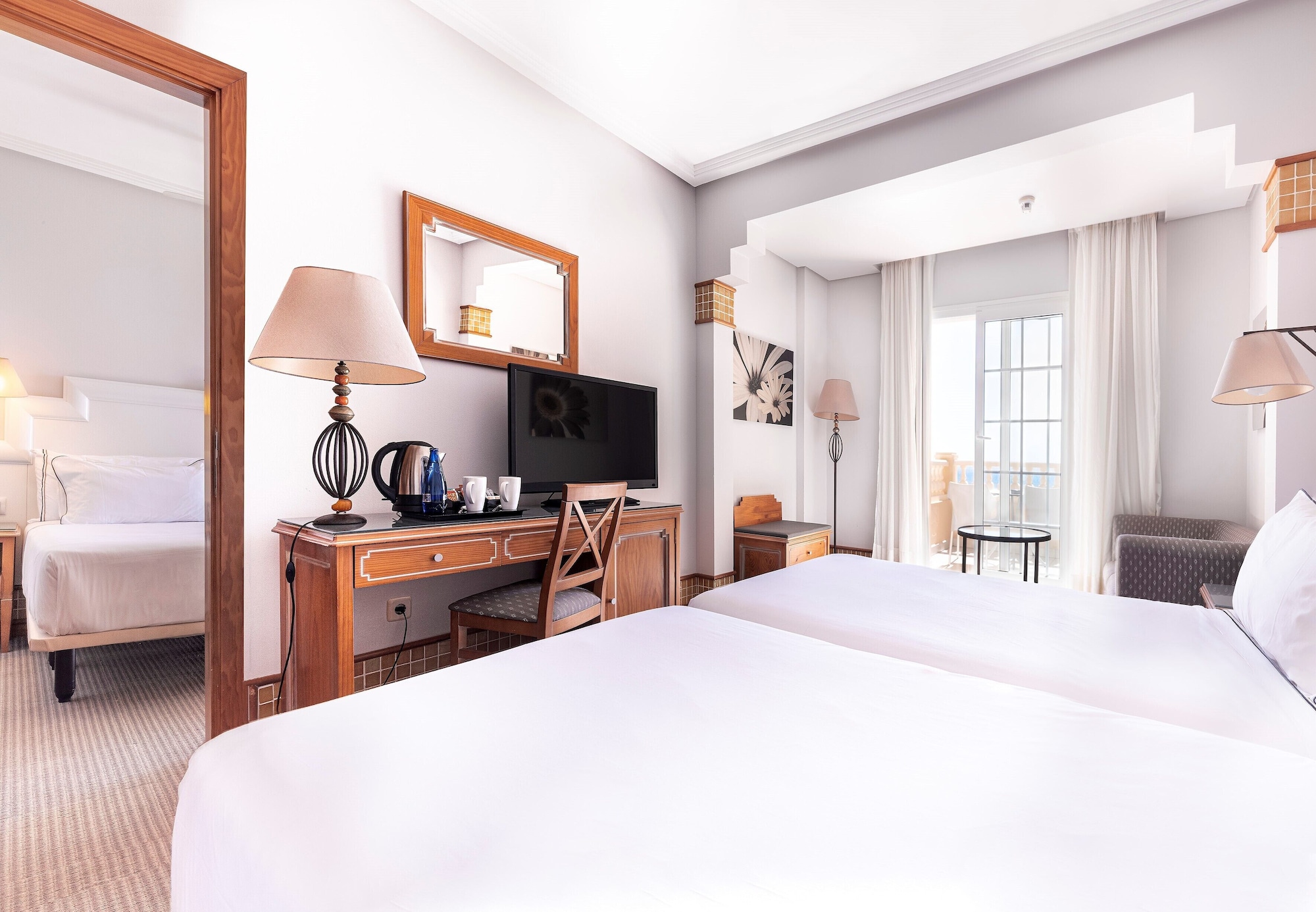 غرفة متصلة بريميوم عائلية بسريرين منفصلين بإطلالة على البحر، Melia Atlantico Isla Canela 4/8