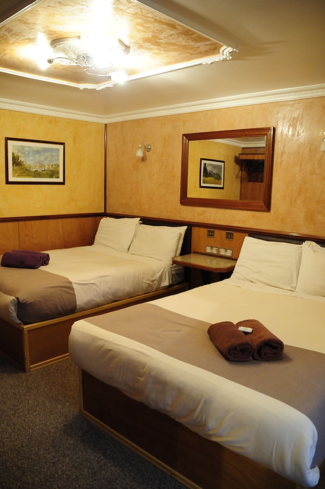 Cricklewood Lodge Hotel 7/33