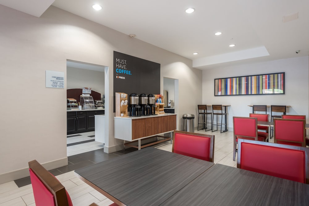 Holiday Inn Express Suites Lagrange 4/38