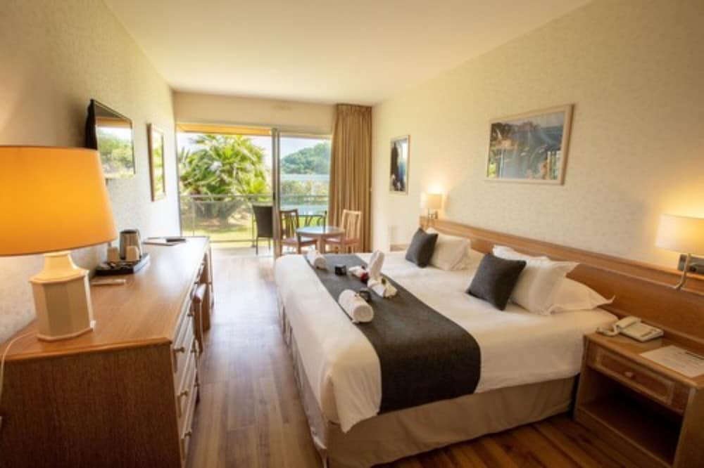 Hotel La Pinede 24/72