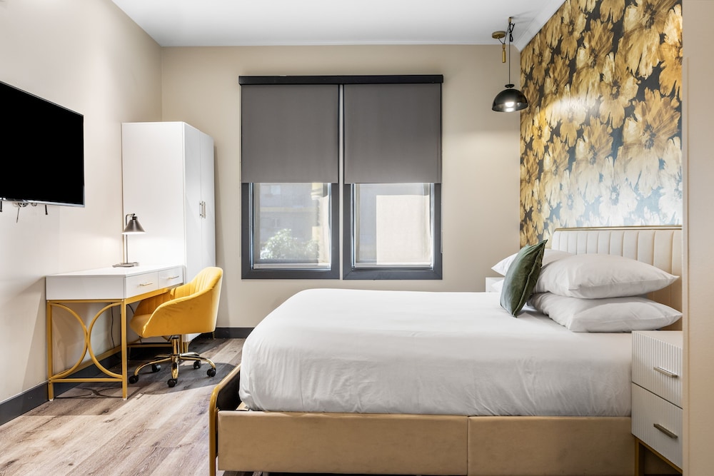 DELUXE, STUDIO, SUITE, KING BED