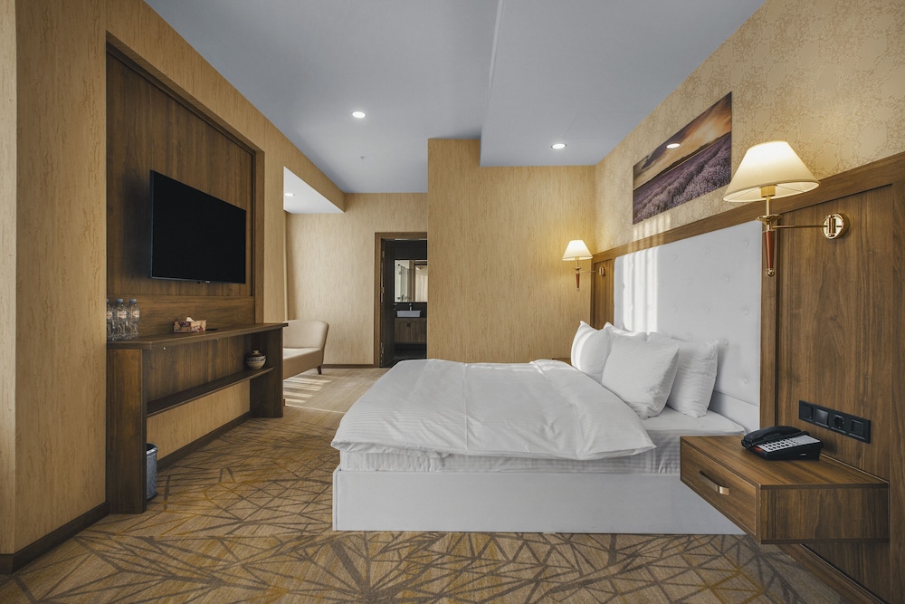 Royal Tulip Hotel and Casino Jewel 9/45