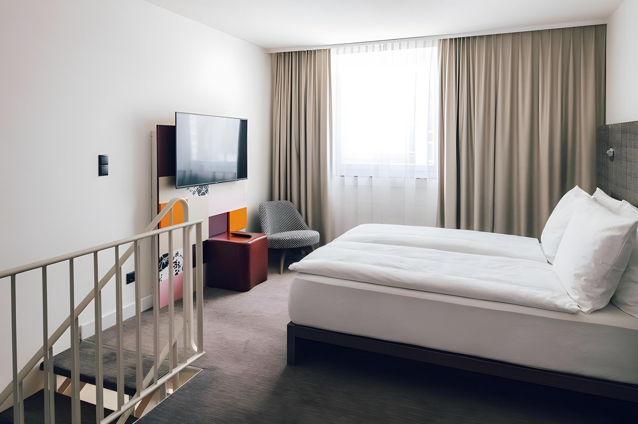 Junior Suite, King and Twin Beds
