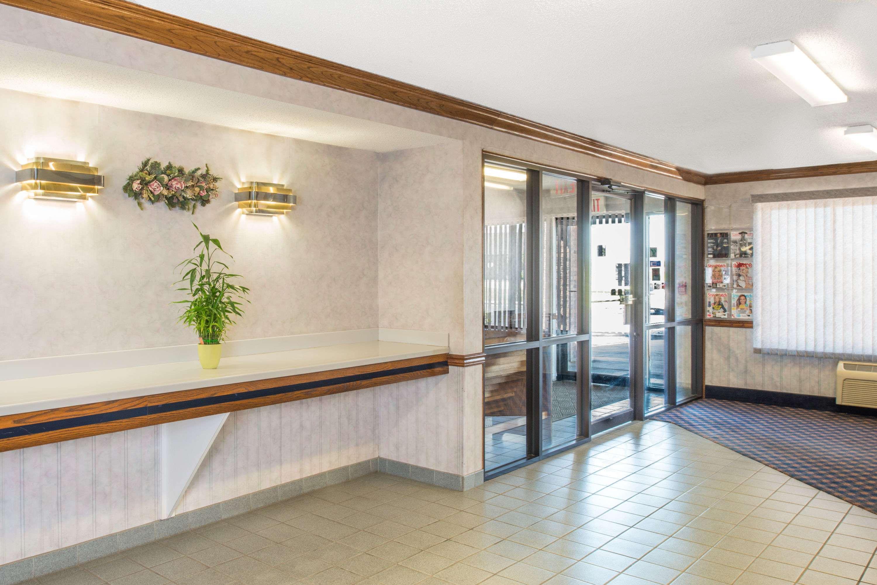 Days Inn By Wyndham Pontoon Beach 3/17
