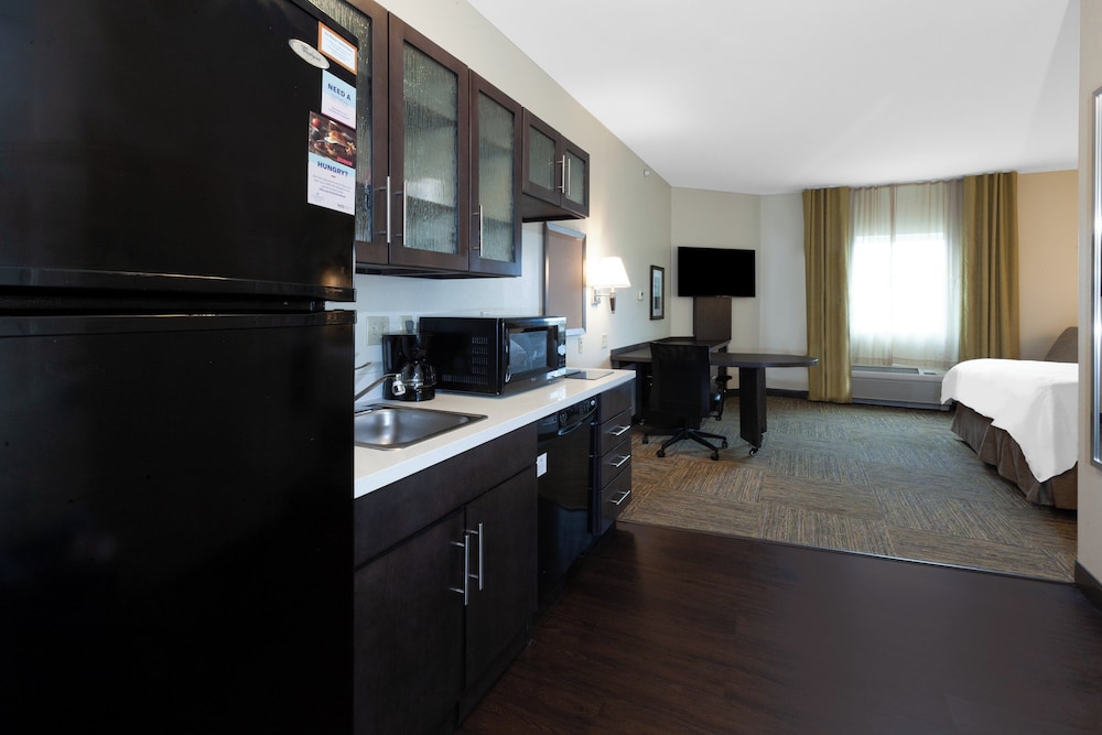 Candlewood Suites Kalamazoo 18/50