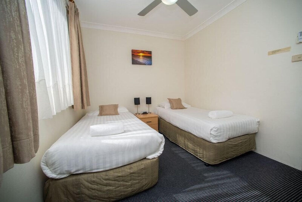 2 Bedrooms, Balcony
