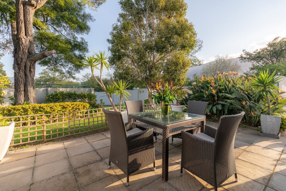 Nova Constantia Boutique Residence 62/70