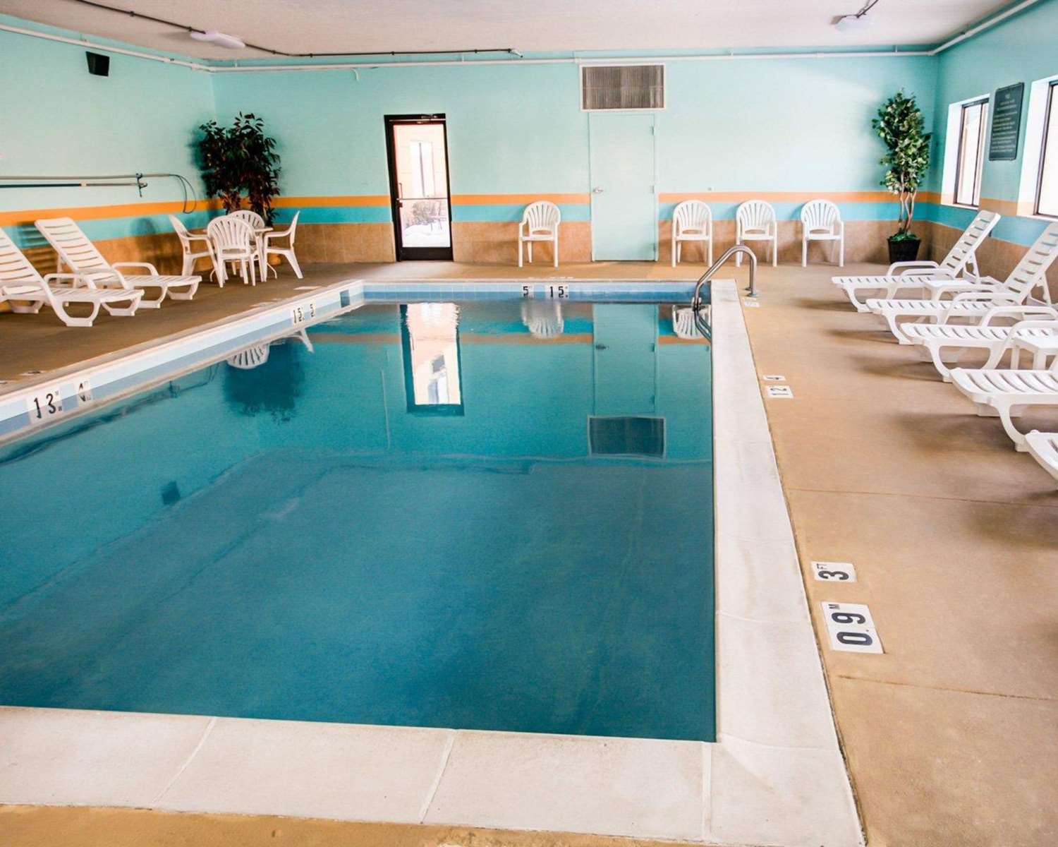Comfort Suites Georgetown, KY 22/44