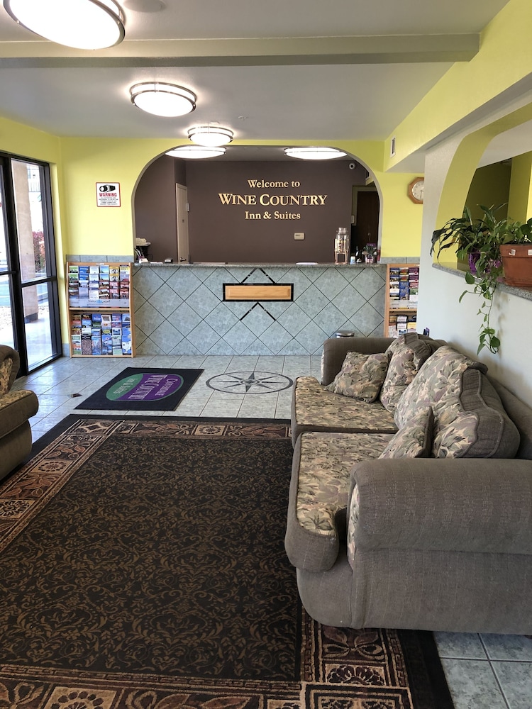 Cloverdale Wine Country Inn and Suites 30/47