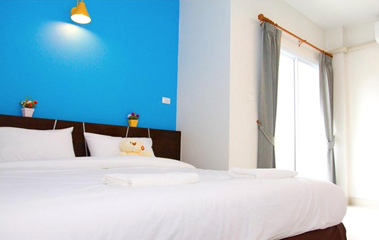 STUDIO, TWIN BEDS