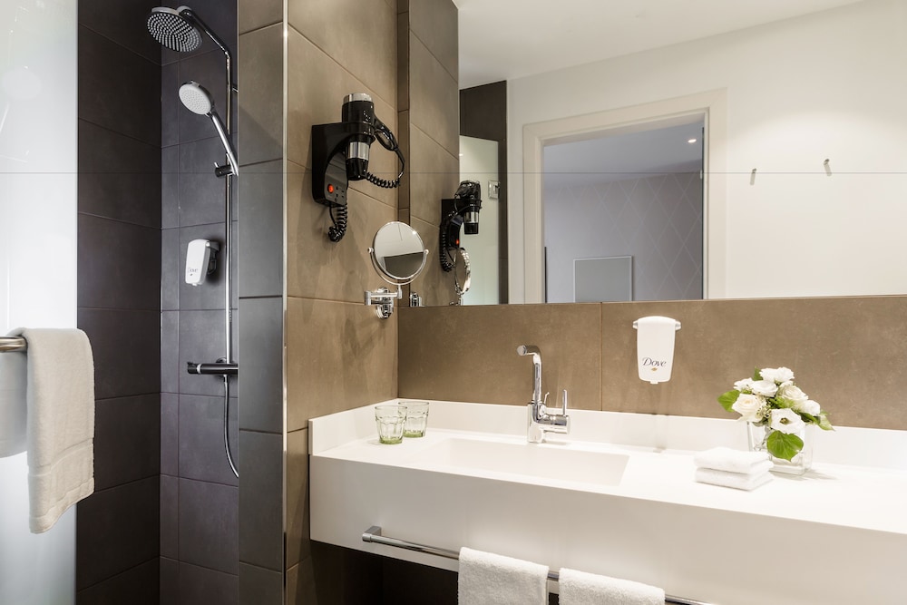 HOLIDAY INN DRESDEN - AM ZWINGER 20/77