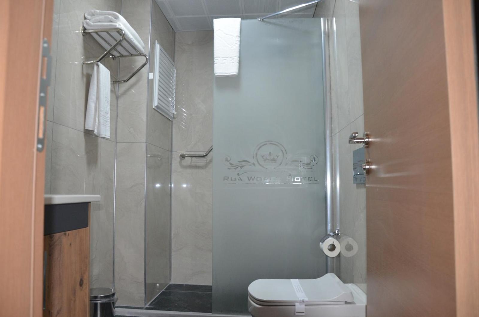 Rua World Hotel 43/45