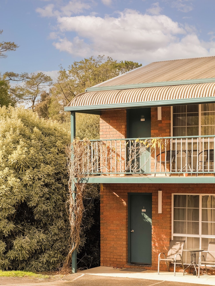 HEPBURN SPRINGS MOTOR INN 1/50