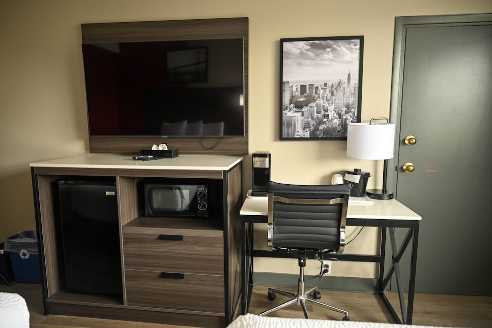Garner Hotel North Bergen 36/47