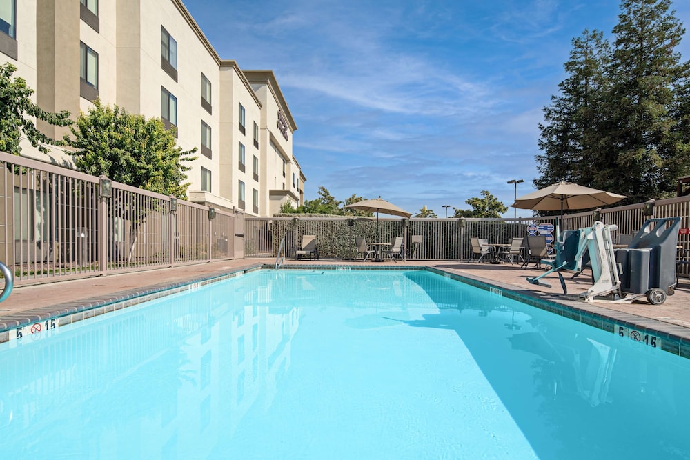 Hampton Inn and Suites-Bakersfield/Hwy 58, CA in BAKERSFIELD - CA