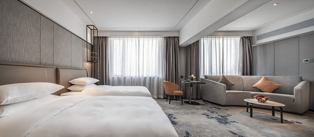 Premier Suite with Twin Beds Room