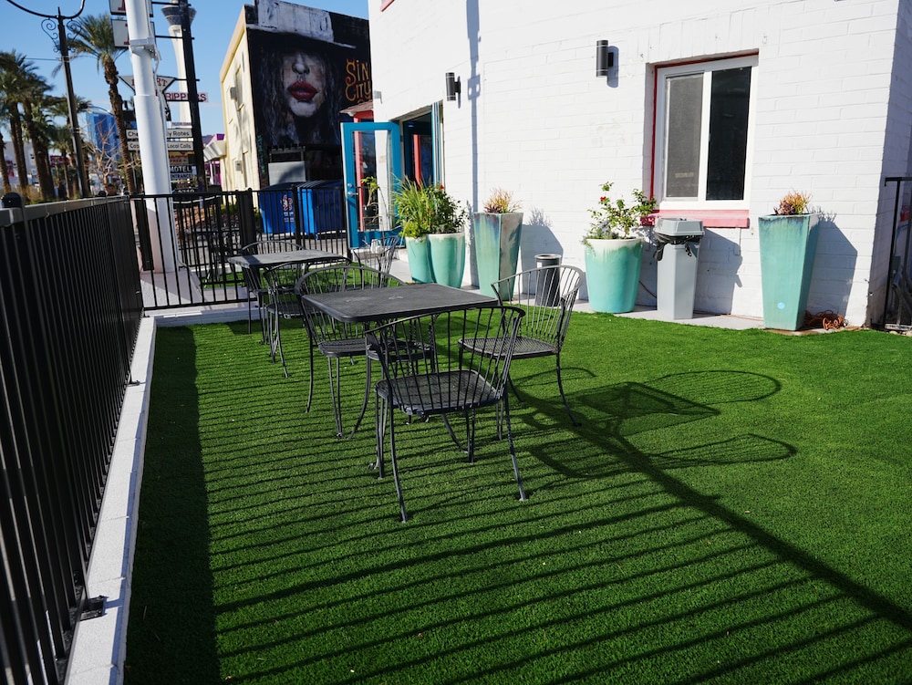 Sin City Hostel 43/50