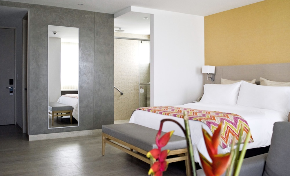 Deluxe, Queen Bed, Sofa, Mercure Santa Marta Emile 5/10