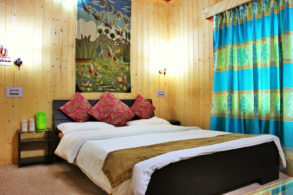 Walisons Hotel 13/41