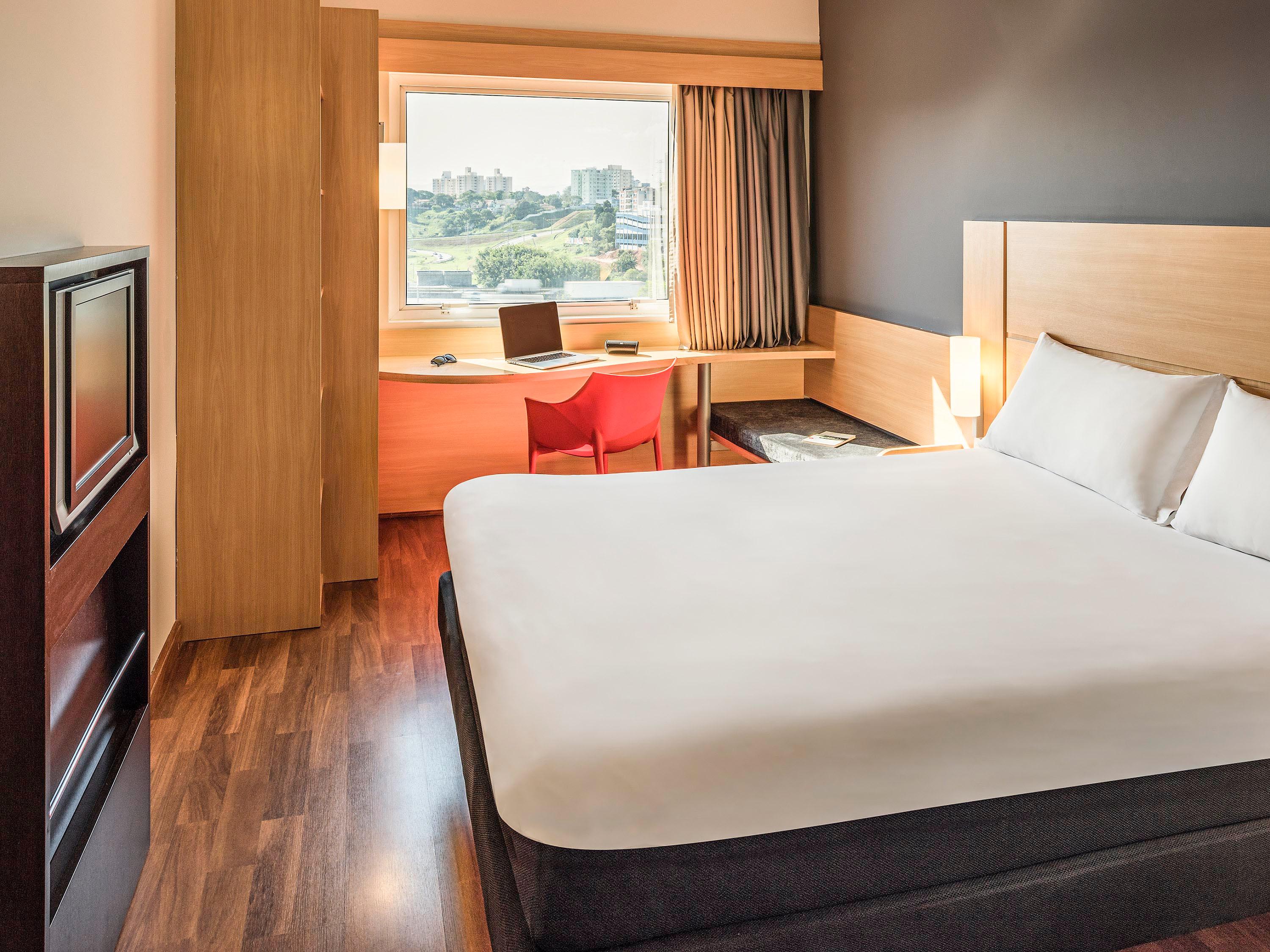 Standard, Queen Bed, Accessible