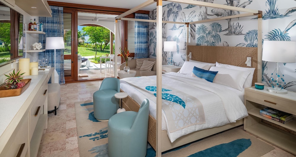Walkout, Junior Suite, King Bed, Patio, Bathtub, Club Floor