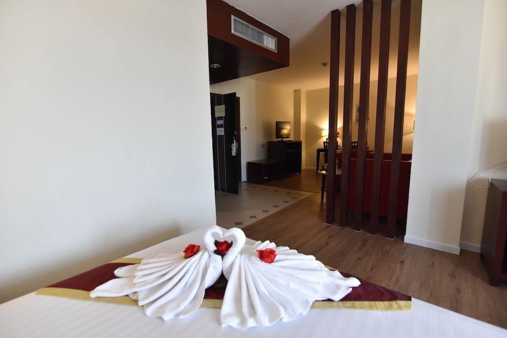 Golden Crown Grand Hotel 20/50