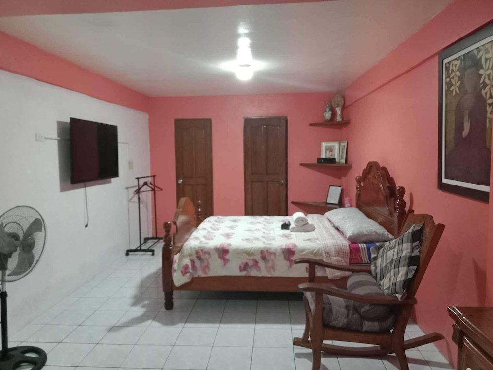 1St Street Park Apartelle 26/55