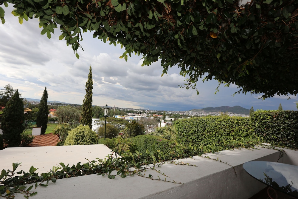 Casa de La Loma Hotel 61/67