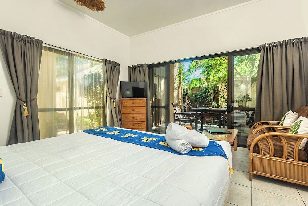 Studio, King Bed, Pool Side