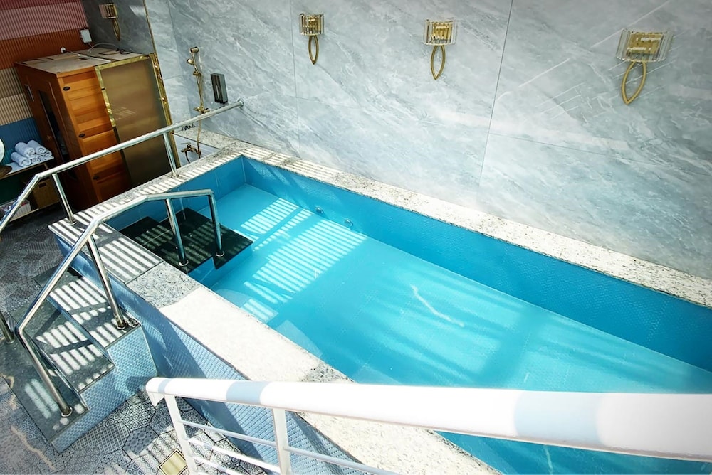 Voll Hotel 80/94