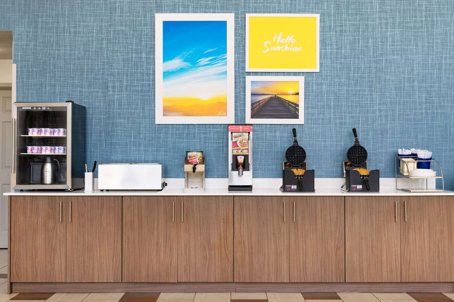 Days Inn & Suites by Wyndham Savannah Midtown 12/56