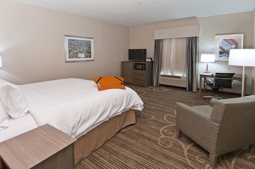 Hampton Inn & Suites Pensacola/I-10 Pine Forest Road 16/47