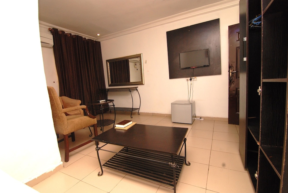 Silverland Hotel And Suites 30/36