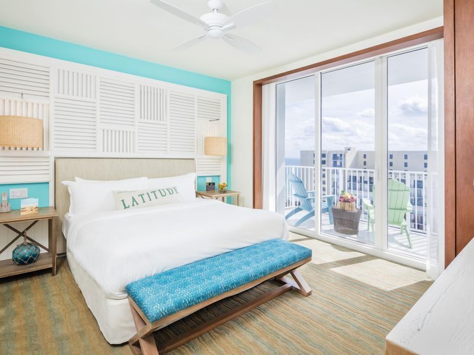 ROOM, KING BED, PARTIAL OCEAN VIEW