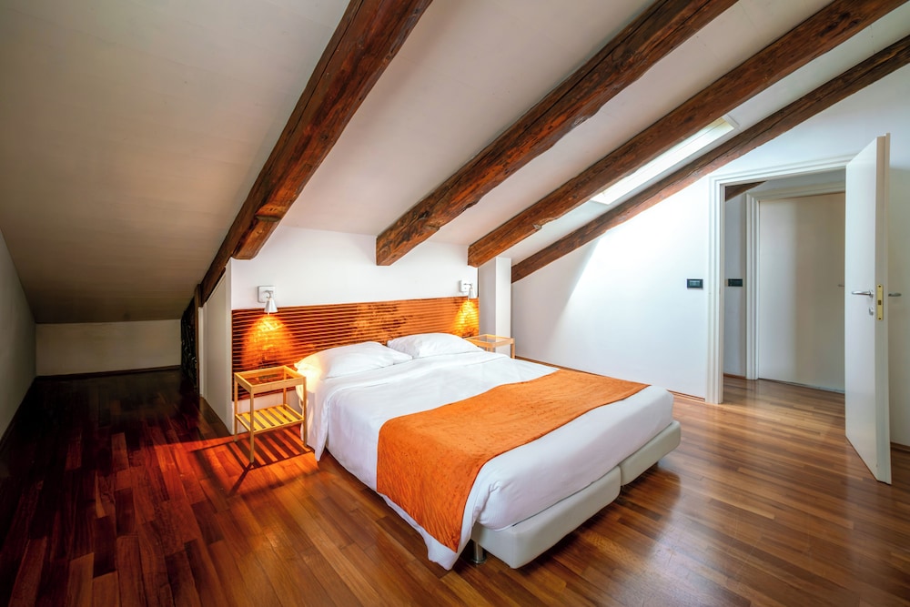 San Polo, Panoramic, Penthouse, 2 Queen Beds, Annex