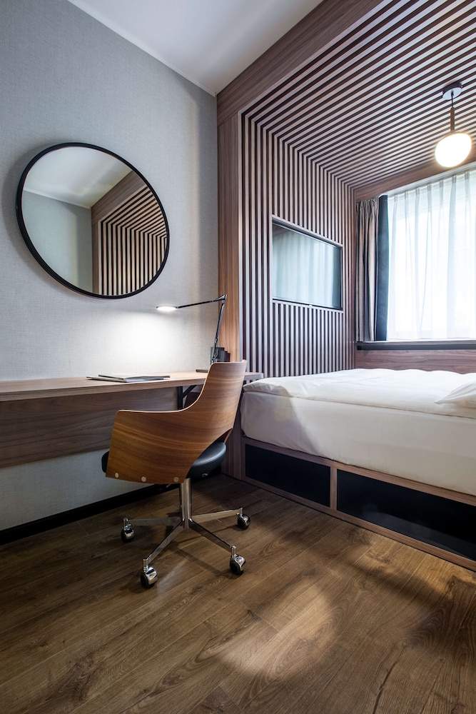 RADISSON BLU HOTEL BASEL 55/74
