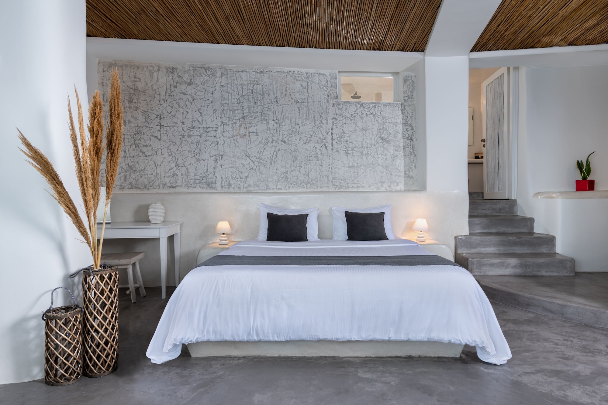 White, House, King Bed, Private Pool