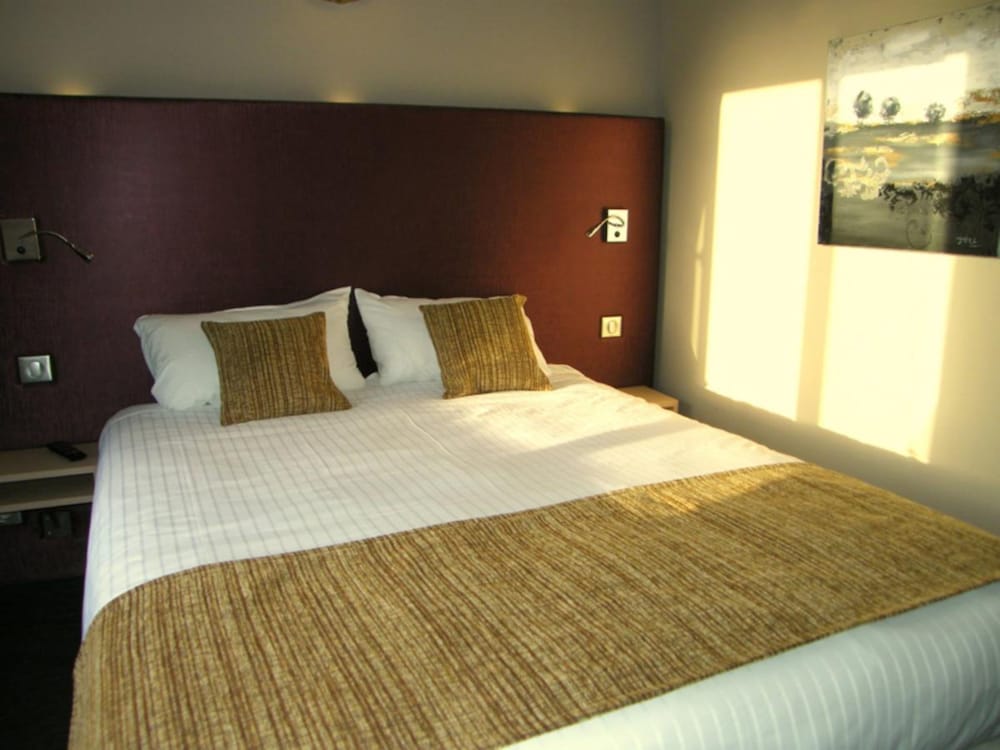 CITOTEL SAINT PIERRE 2/16