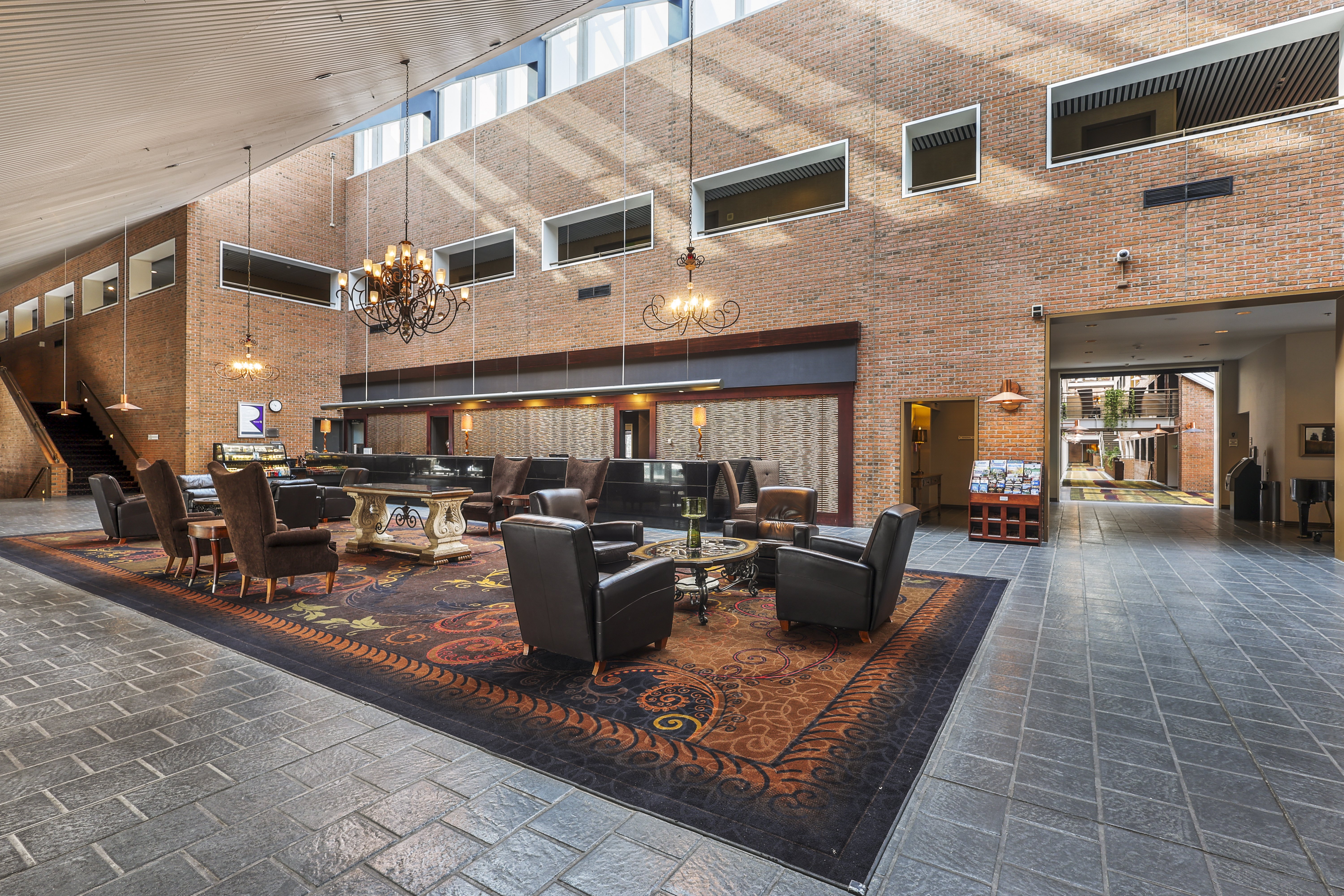 Crowne Plaza Minneapolis West 7/60