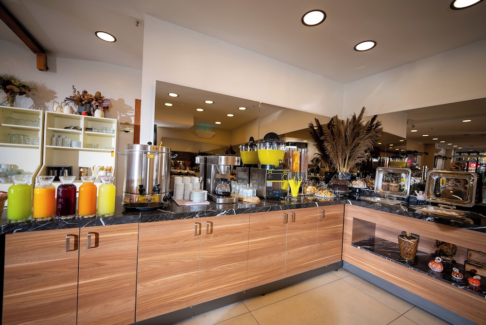 Mari Suites Hotel 7/63