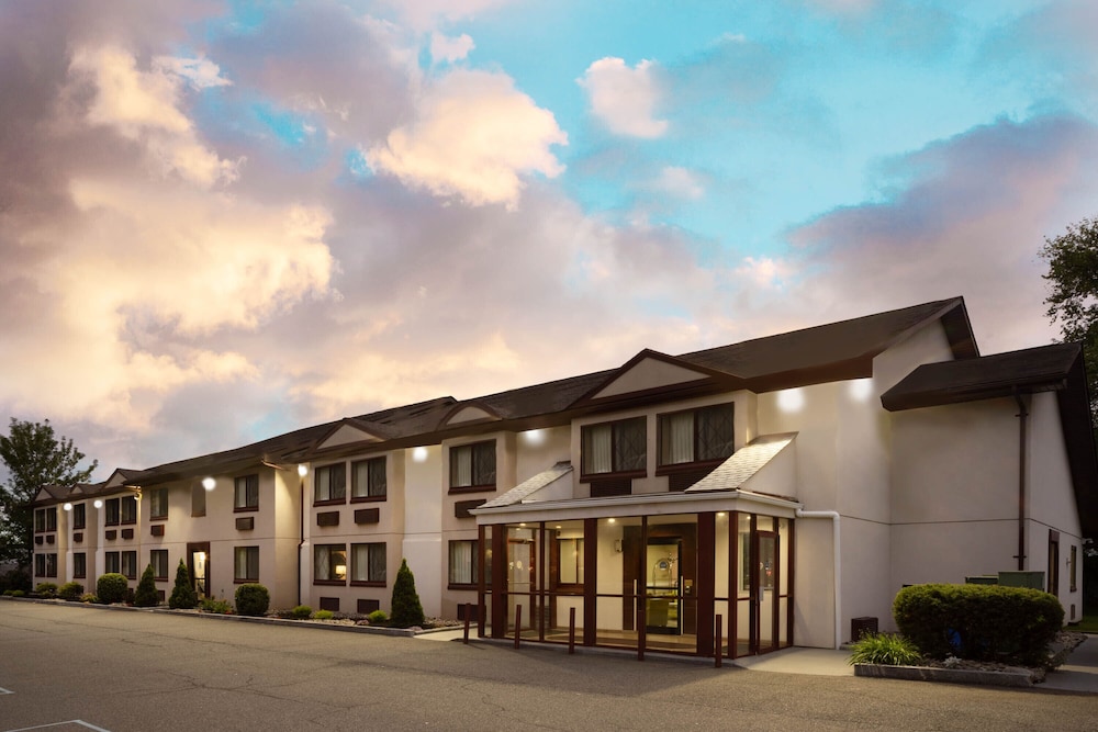 Super 8 by Wyndham Nyack NY 2/37