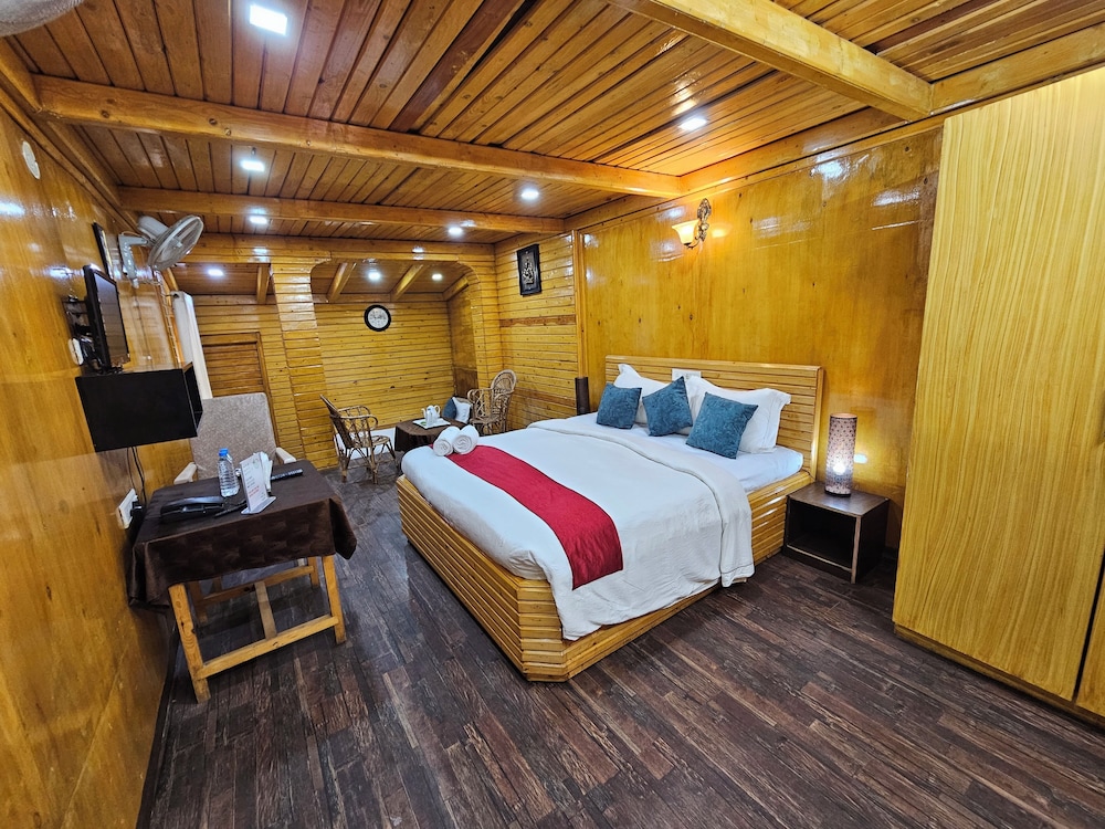 1 BEDROOM, EXECUTIVE, COTTAGE, GARDEN VIEW