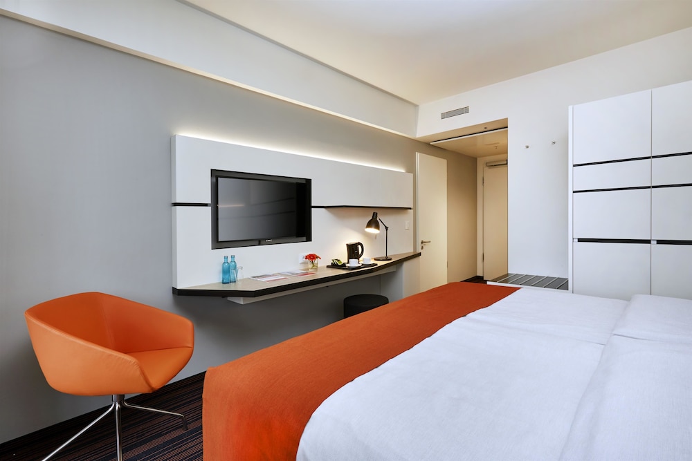 BUSINESS, DOUBLE BED