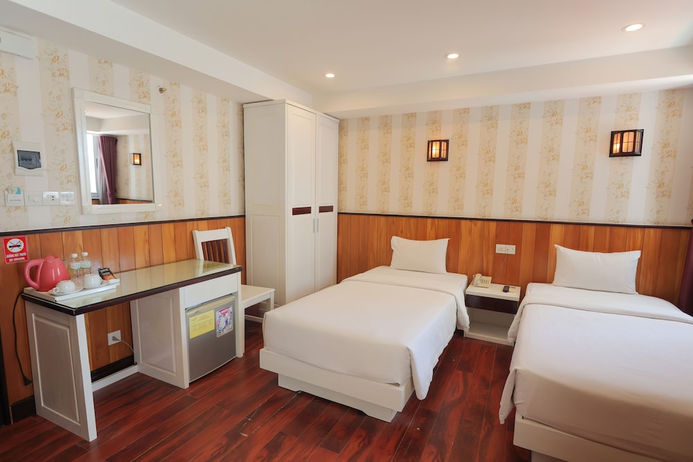 Golden Rain 2 Hotel 23/96