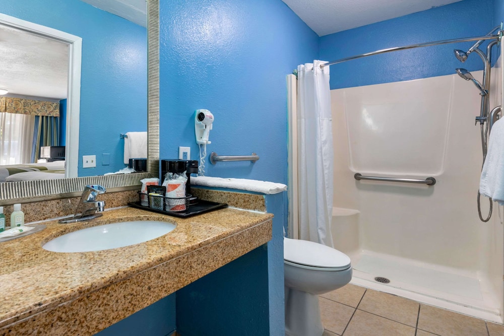 Quality Inn Sarasota North Near Lido Key Beach 15/30