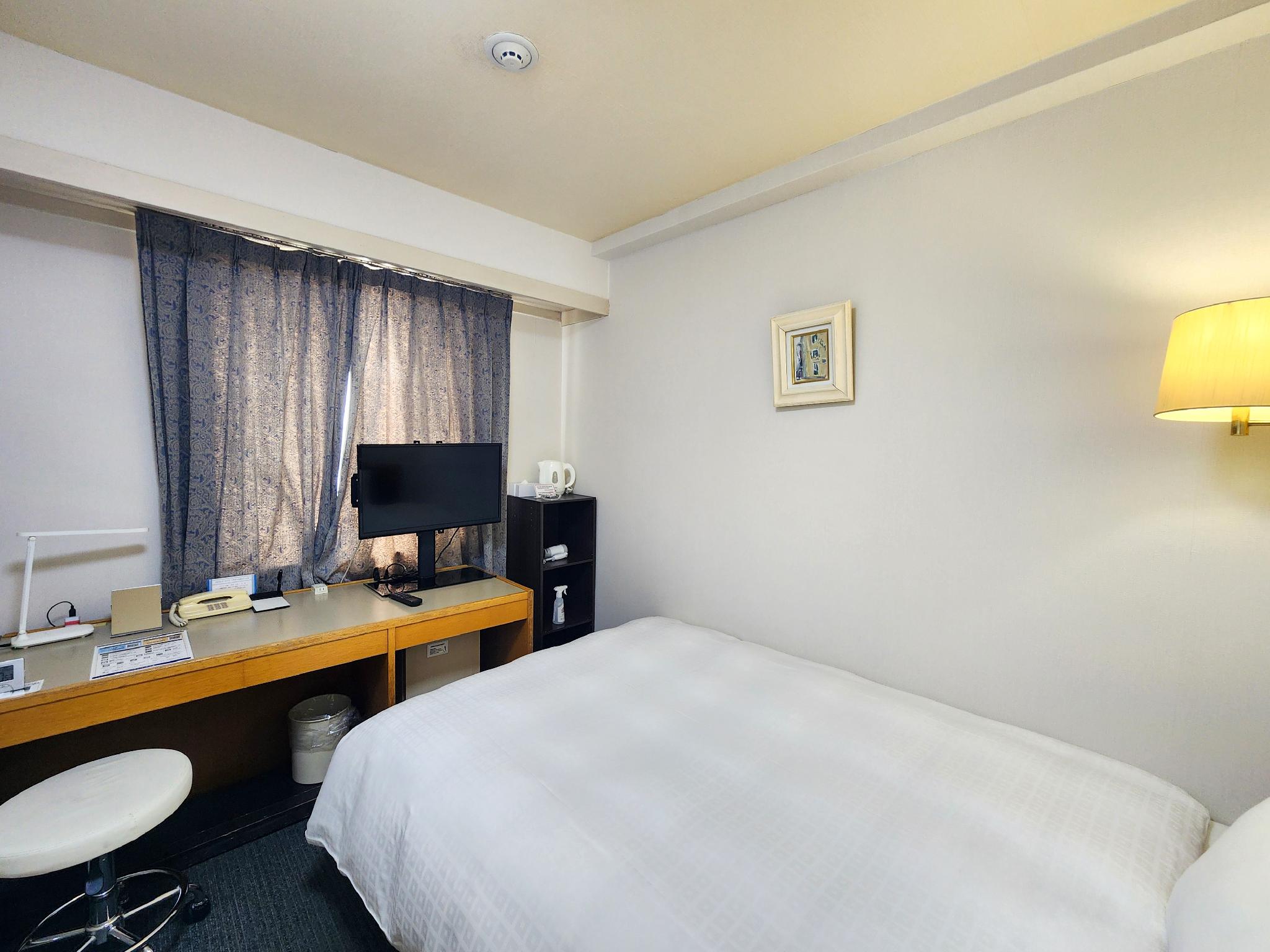 غرفة بسرير نصف مزدوج للمدخنين، Ichikawa Grand Hotel 2/4