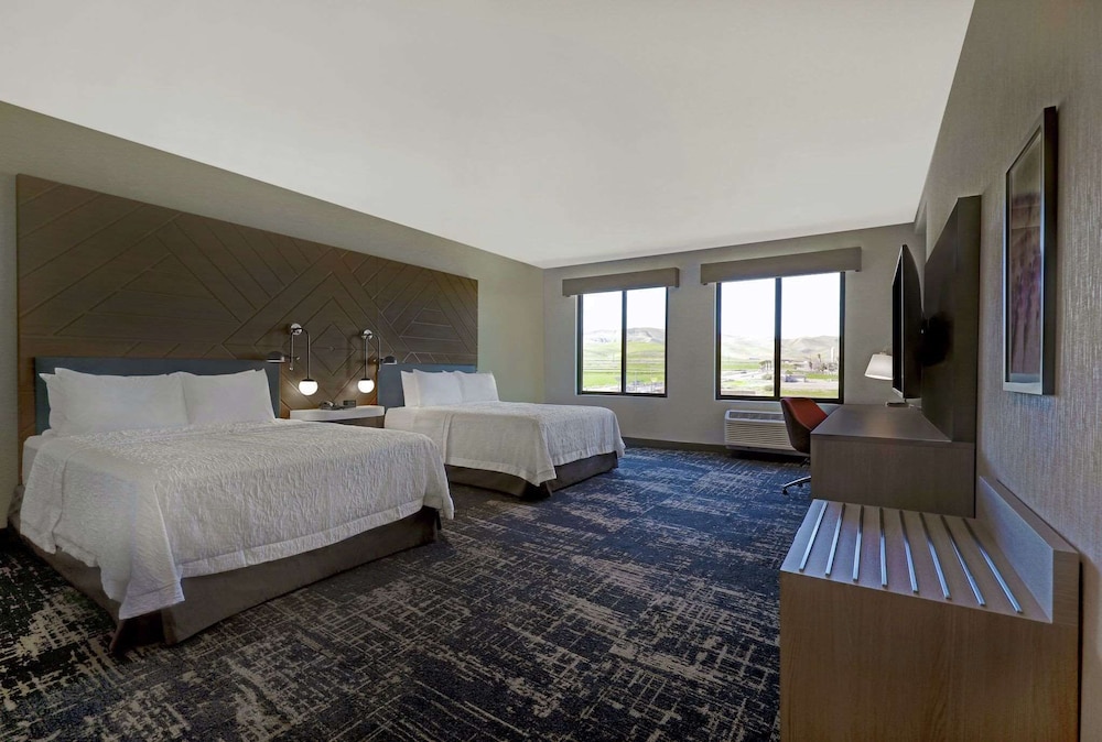 Hampton Inn Patterson Ca 18/45