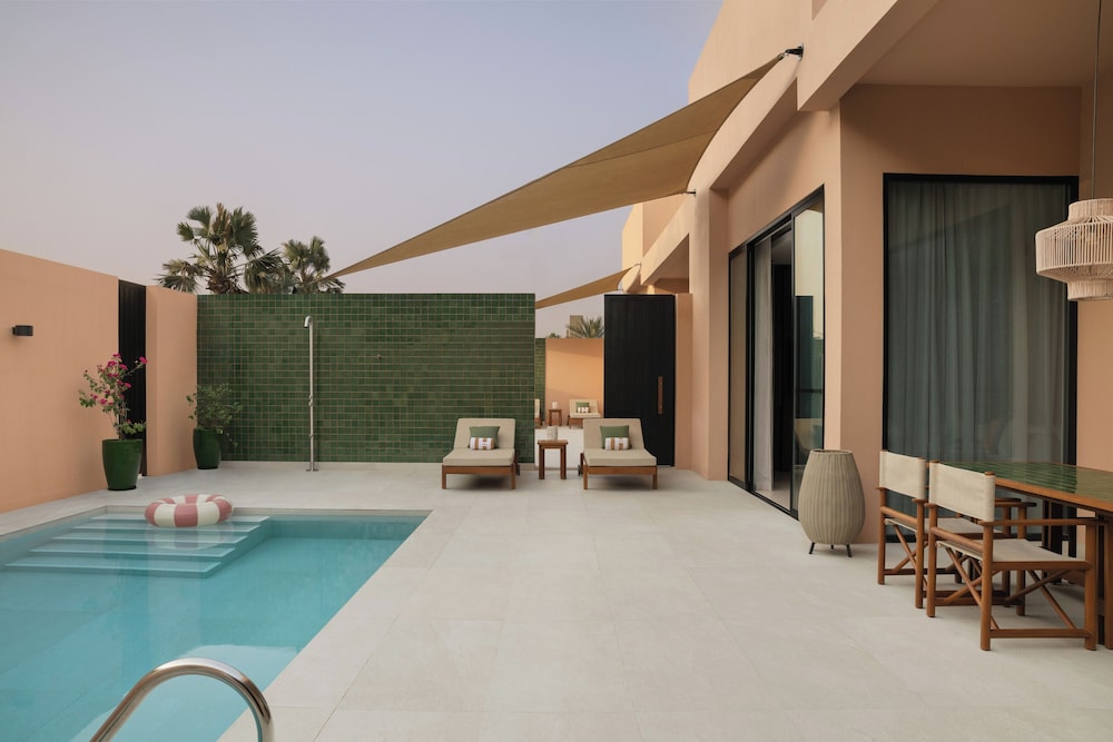 swimming pool spa